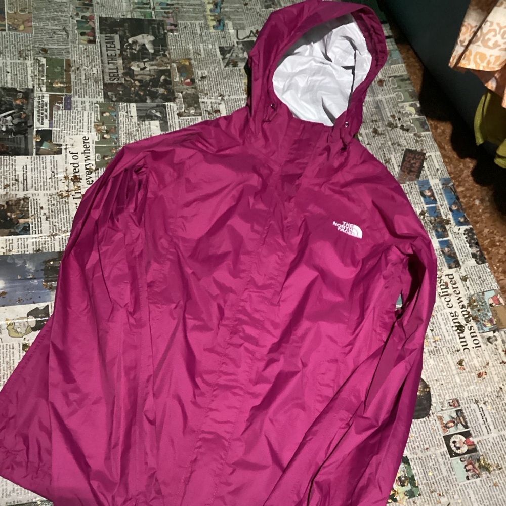 The North Face Women’s Windbreaker Rain Jacket Size S. Fuschia Pink.